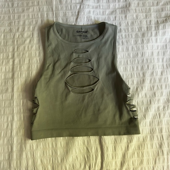 garage green cutout top - Picture 2 of 3